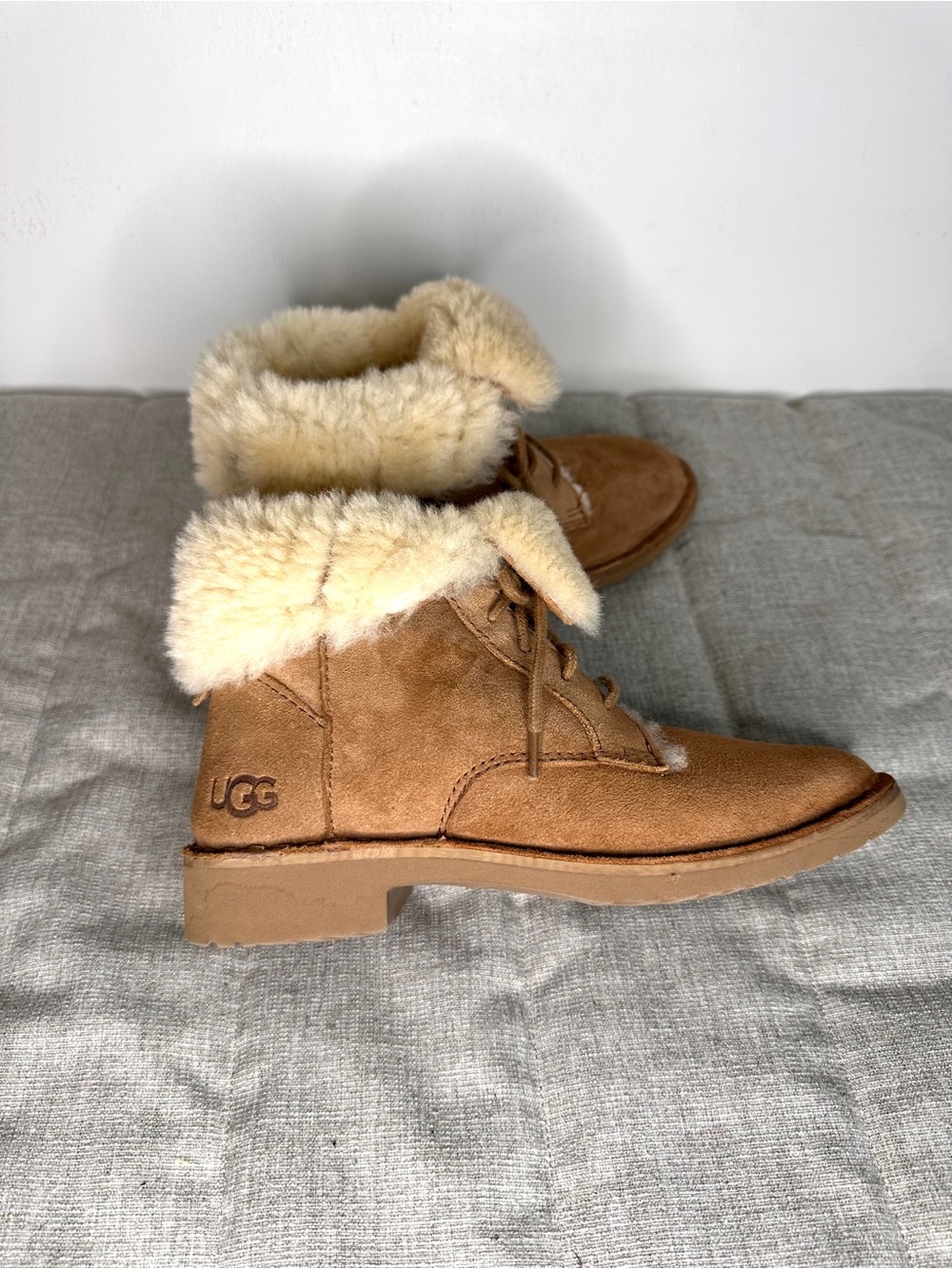 UGG Womens Sz 5 Quincy Boots Suede Lace Up Chestnut Sheepskin Lined Boots